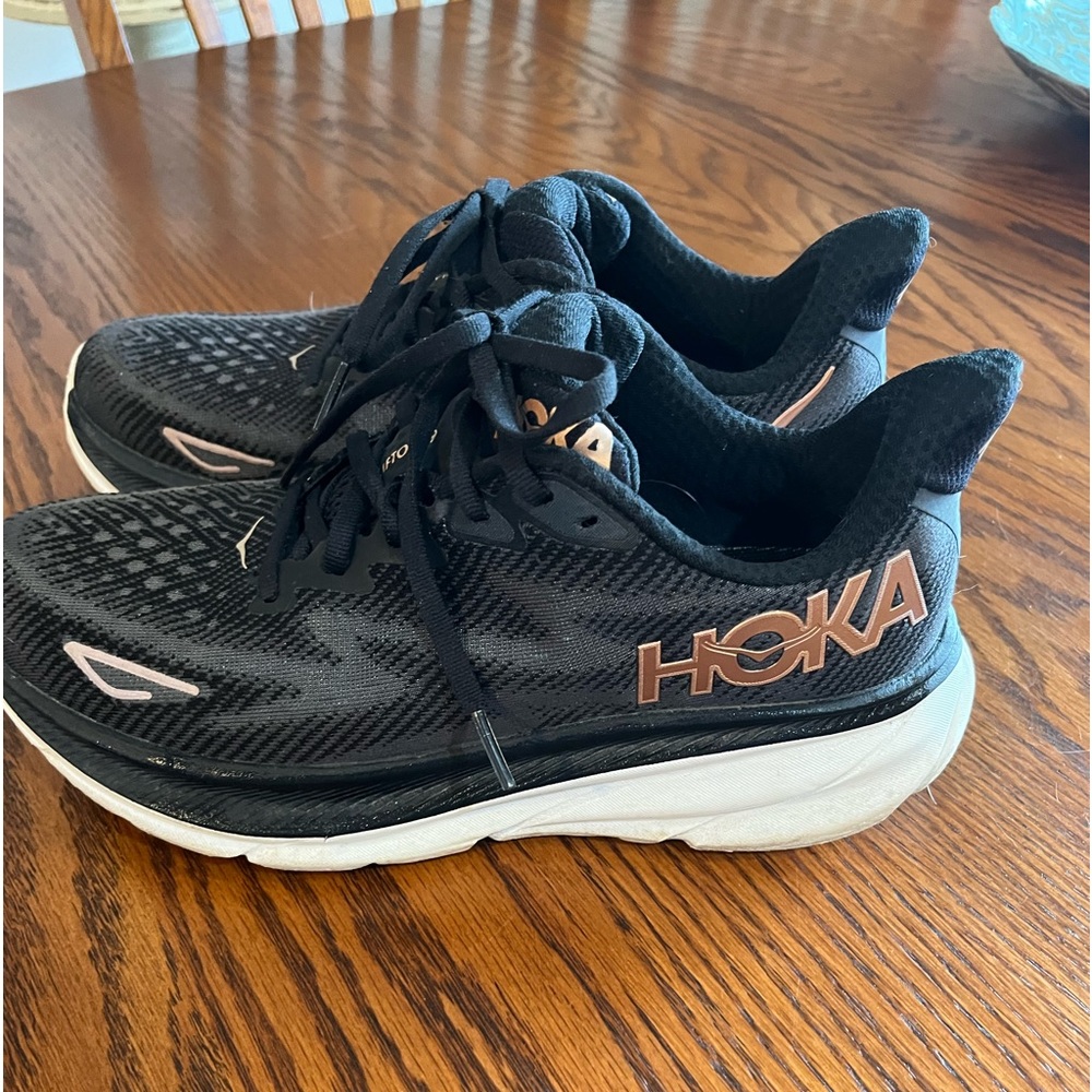 Hoka Clifton 9 women size 8.5B